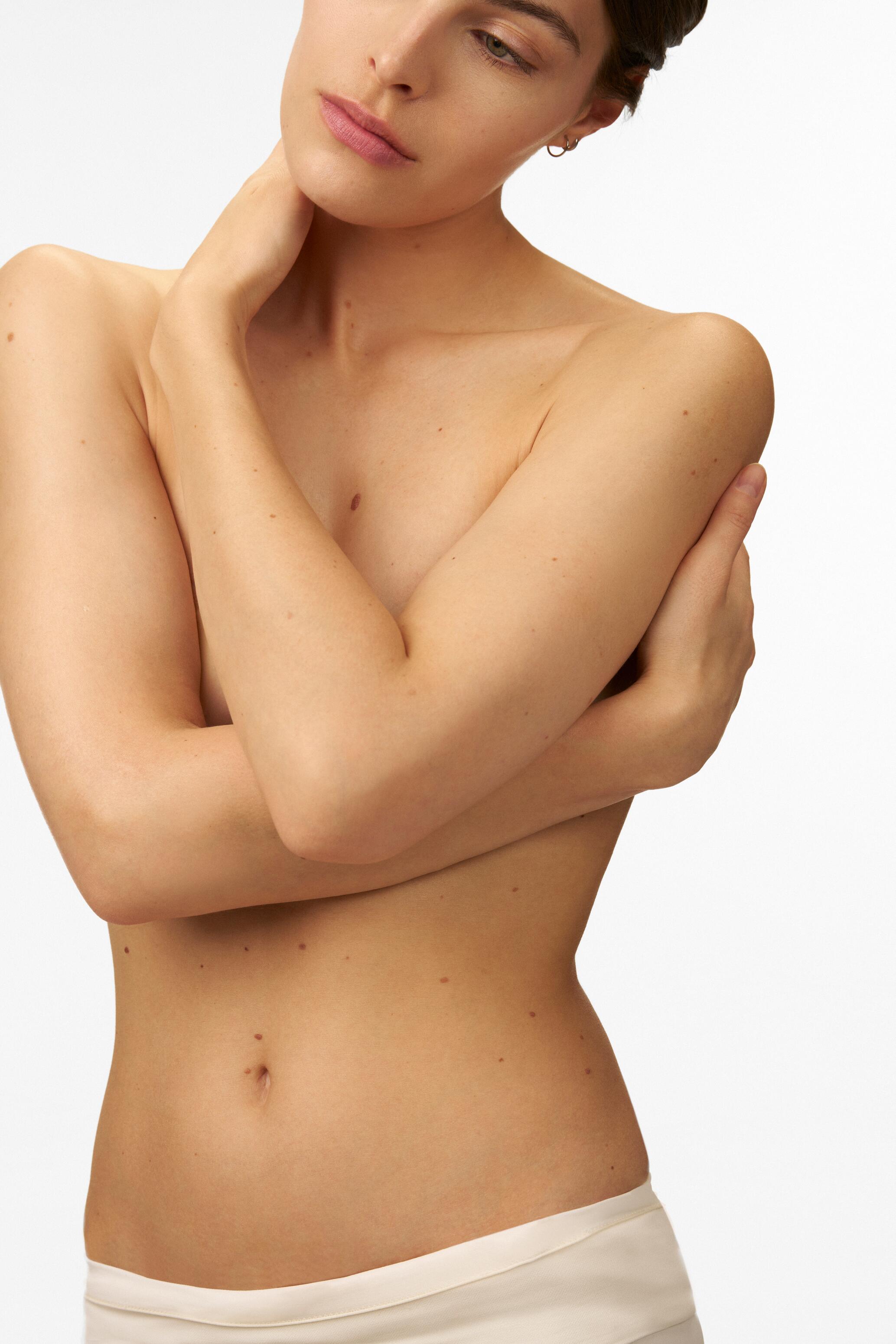 AD_EXOMEGA_NIGHT-CREAM_KIT-MASTER_BEAUTY-RESULT_ADULT_FULL FRAME_09-2025